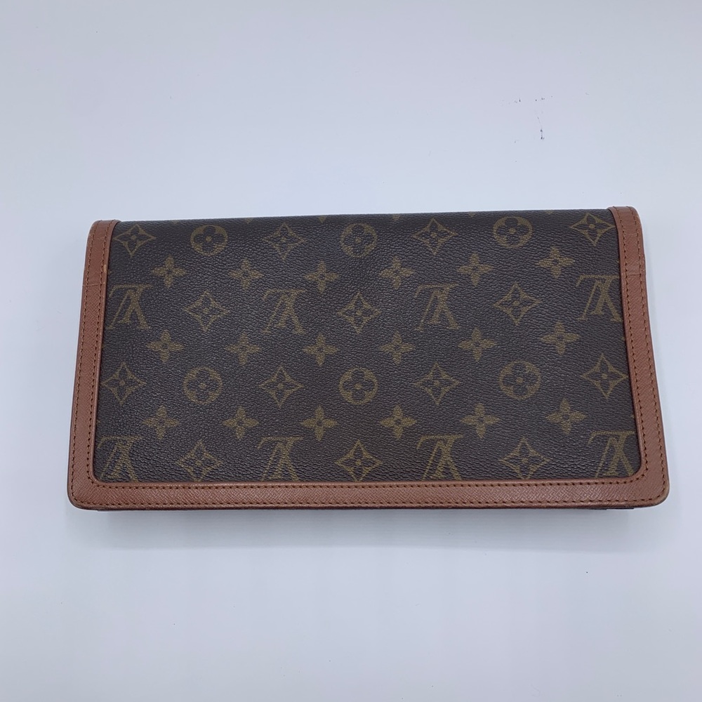Louis Vuitton Brown Monogram Clutch with Tan Trim - Picture 2 of 16
